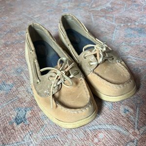 Women’s Sperry Topsider Boat Shoes Khaki color with Anchor ⚓️ details, 7.5